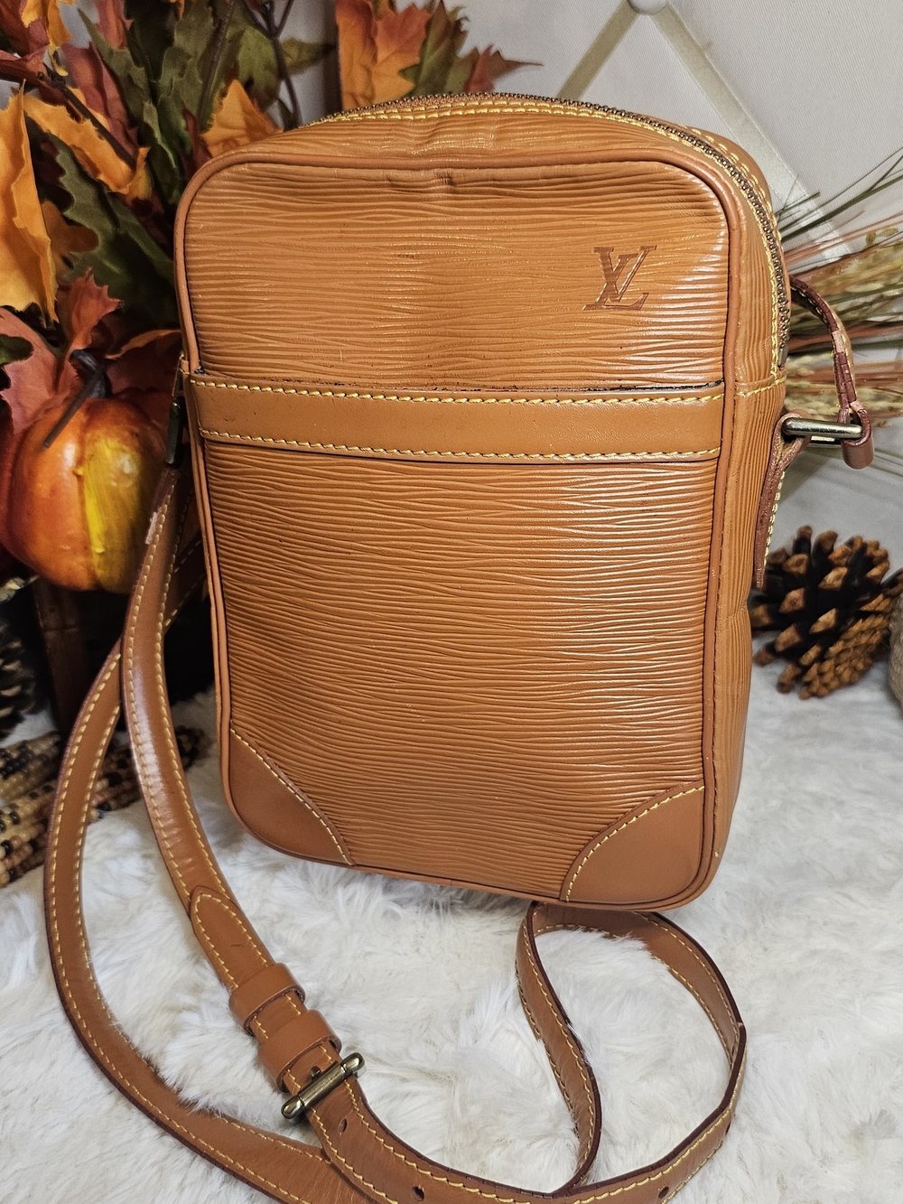 Louis Vuitton Womans Tan Epi Leather Crossbody Bag